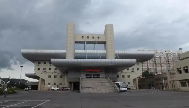 刻苦训练篮球时如何避免受伤的建议_2